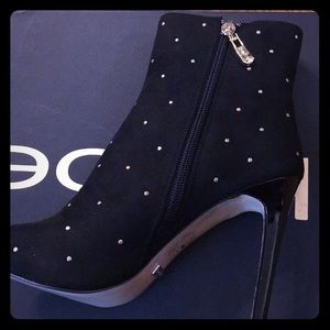 Bebe size 6 Claudia embellish open toe bootie